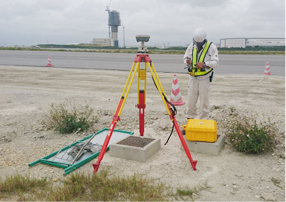GNSSによる基準点測量作業風景